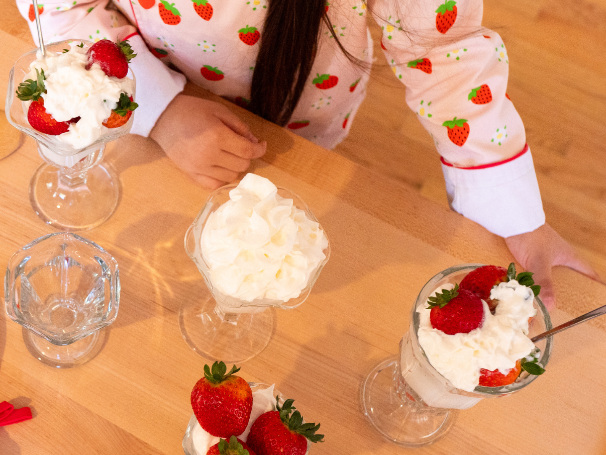 Strawberry Shortcake™ Baking Kit with Backpack and Notepad