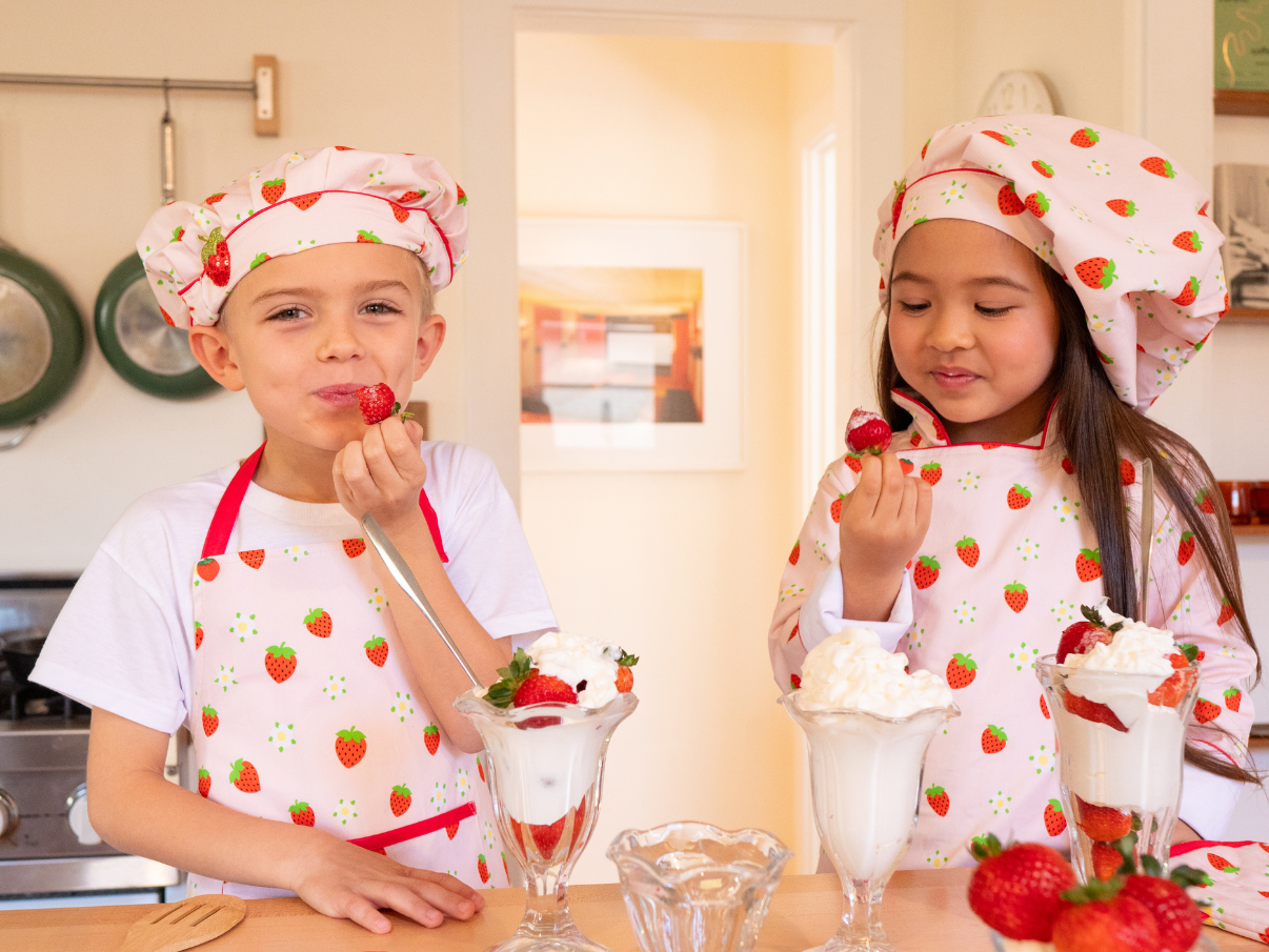 Strawberry Shortcake™ Baking Kit with Backpack and Notepad